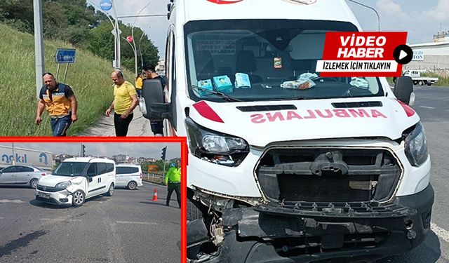 Ambulansla hafif ticari araç çarpıştı