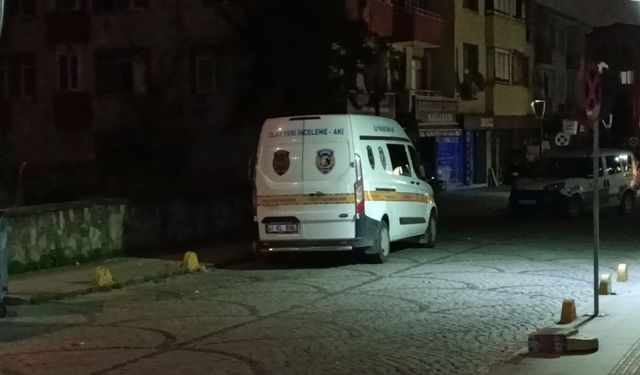 Ataşehir'de bir kişi eşini ve iki çocuğunu bıçakladı