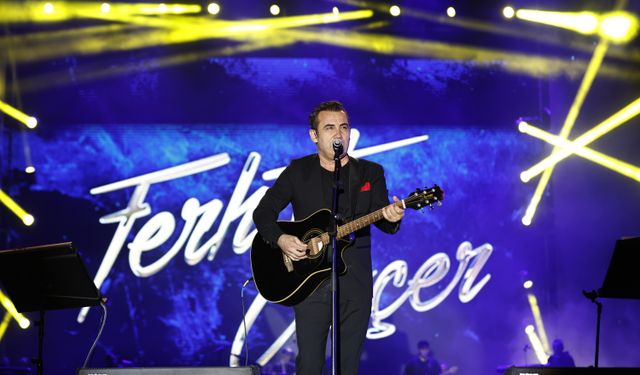 Troya Kültür Yolu Festivali'nde Ferhat Göçer rüzgarı esti