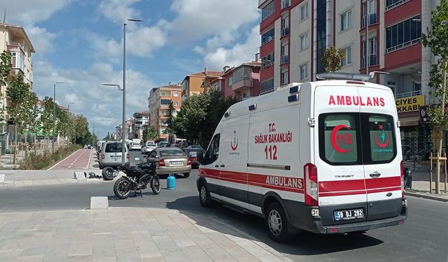 Çerkezköy’de kazada motosikletteki 2 kişi yaralandı