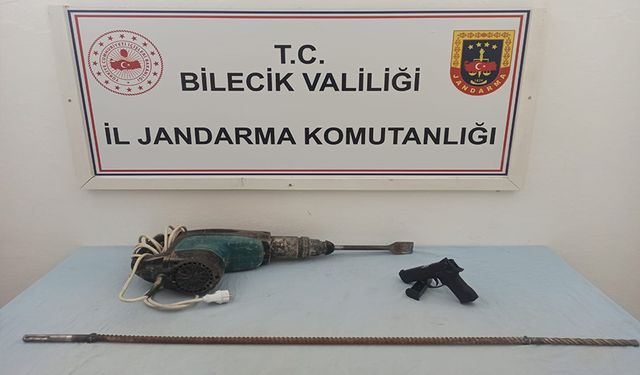 Kaçak kazı yaparken suçüstü yakalandılar