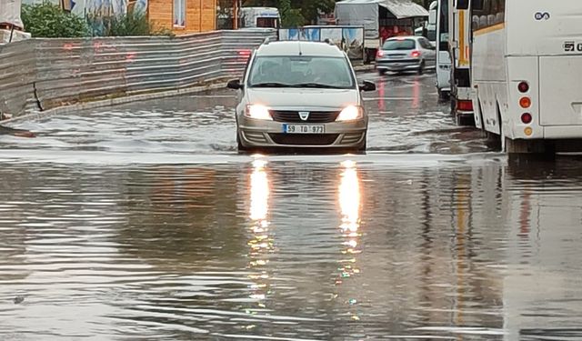 Çerkezköy'de sağanak etkili oldu