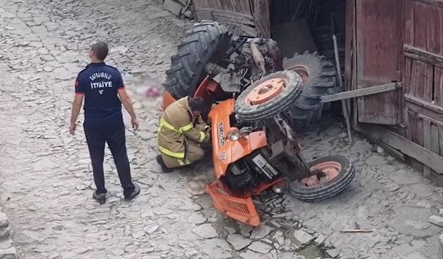 Traktör devrildi, sürücü altında kaldı