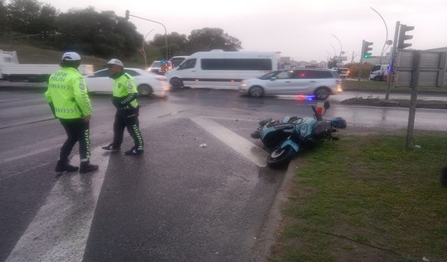 Otomobille çarpışan motosikletin sürücüsü yaralandı