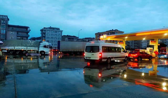 Akaryakıt istasyonlarında yoğunluk