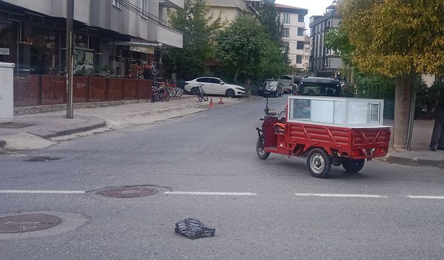 Elektrikli motosiklet yayaya çarptı