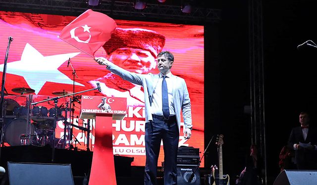 Başkan Akay’dan muhteşem “100. Yıl Cumhuriyet Marşı”