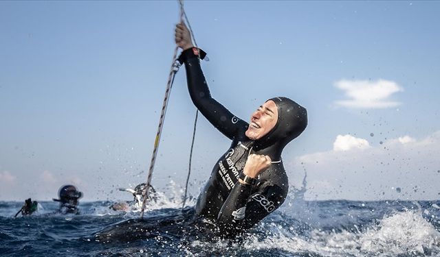 Milli sporcu Şahika Ercümen'den yeni dünya rekoru