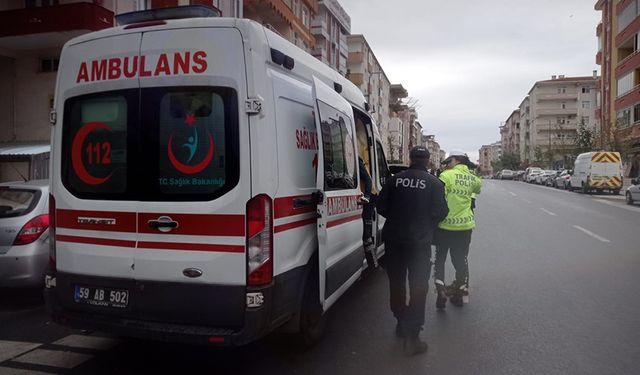 Yolun karşısına geçerken otomobil çarptı