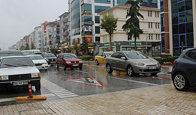 Çerkezköy’de sağanak etkili oldu