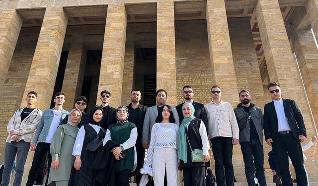 Ak gençlerden Anıtkabir ziyareti