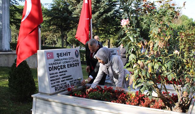 Şehidimiz kabri başında anıldı