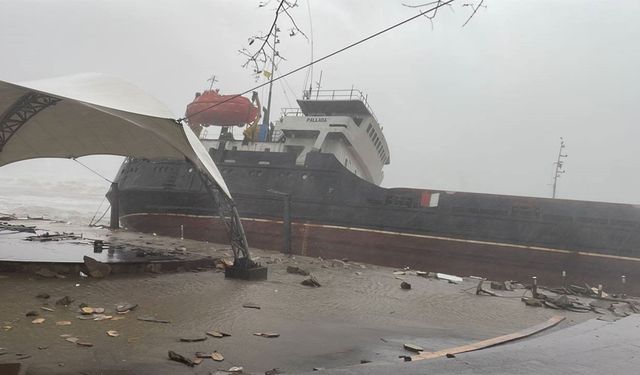 Zonguldak'ta gemi battı! 12 Türk mürettebattan hala haber yok