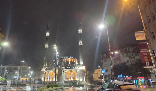 Çerkezköy'de lapa lapa kar yağdı