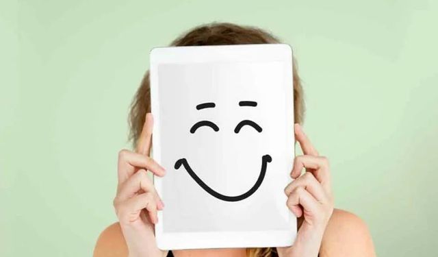 Gülümseyen Depresyon Belirtileri Nelerdir? Gülücüklerin Ardındaki Kötü Duyguların Hastalığı