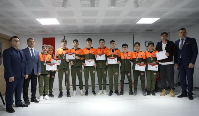 Çetin’den, bölge şampiyonu olan öğrencilere ziyaret