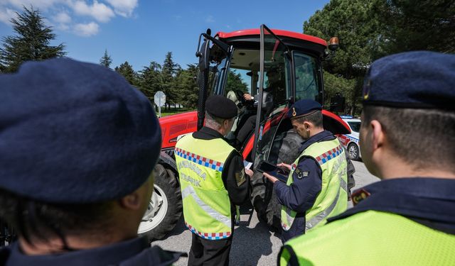 Jandarma personeli tarım araçlarının güvenli kullanımını öğreniyor