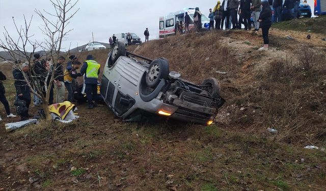 Şarampole devrilen araçtaki 7 kişi yaralandı