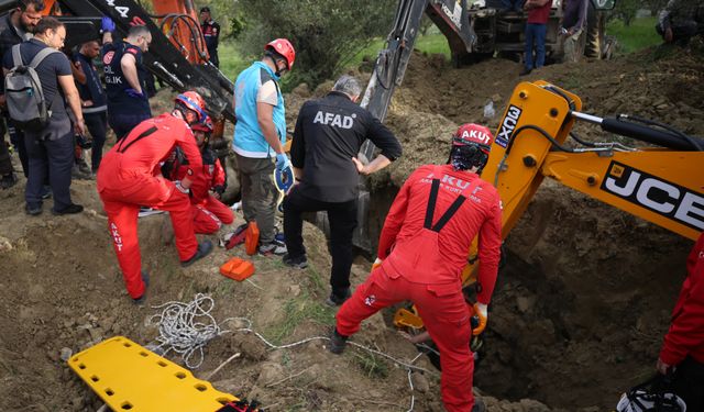 Kanal kazısında toprak altında kalan işçilerden biri kurtarıldı