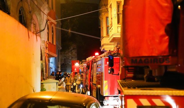 Çıkan yangında 2 kişi yaralandı