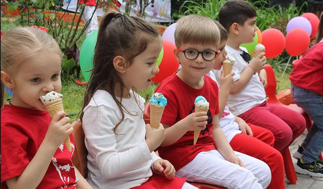 Müjgan Serkan Karagöz Anaokulunda dondurma şenliği