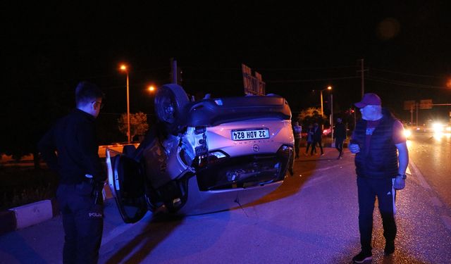 Kazada iki otomobilinde sürücüleri yaralandı