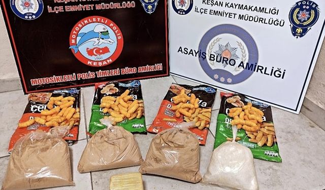 Cips paketlerine gizlenmiş 4 kilogram uyuşturucu ele geçirildi
