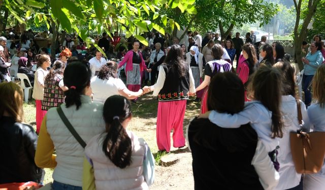 "Gelin başı çatma" geleneği Hıdrellez'de canlandırıldı
