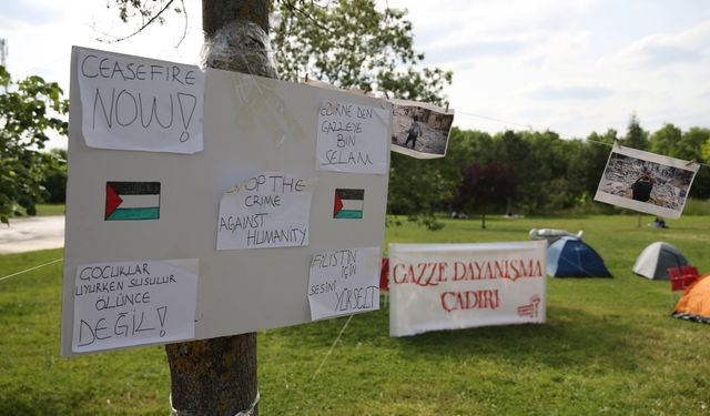 Üniversite öğrencileri Gazze'ye destek için "dayanışma çadırı" kurdu