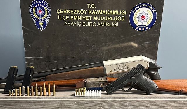 Çerkezköy’de iki evden silah ve fişekler ele geçirildi