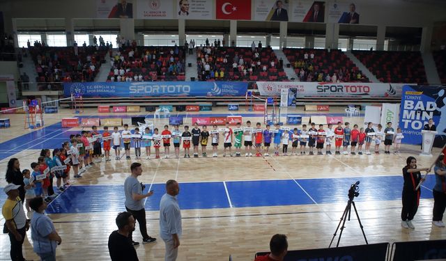 9-11 Yaş Altı Badminton Türkiye Şampiyonası başladı