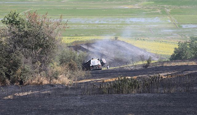 Biçerdöverin tutuşması sonucu 100 dekarlık buğday ekili alan yandı