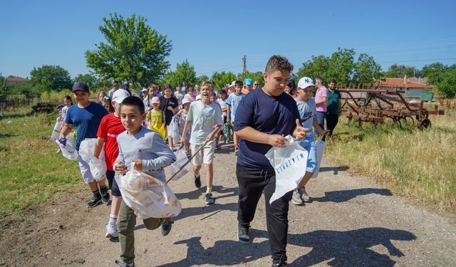 Çocuklar "şeker toplama" geleneğini sürdürüyor