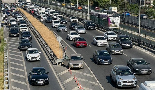 Haftanın ilk iş gününde trafik yoğunluğu yaşanıyor