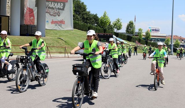 İlkokul öğrencilerinden anlamlı hareket