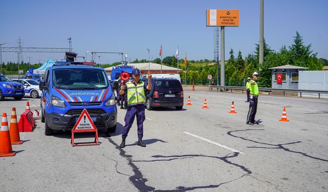 Jandarma ve polis ekiplerinden otoyol denetimi