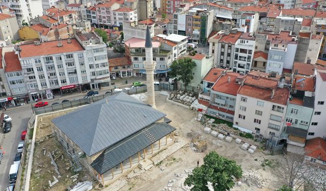 Muradiye Camisi'nin temel ve duvarları güçlendirildi