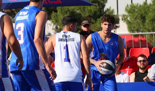 Red Bull Half Court Türkiye finali İzmir'de düzenlendi