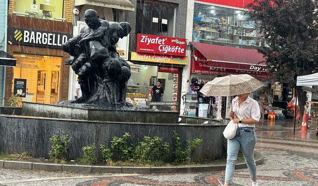 Sağanak vatandaşlara zor anlar yaşattı