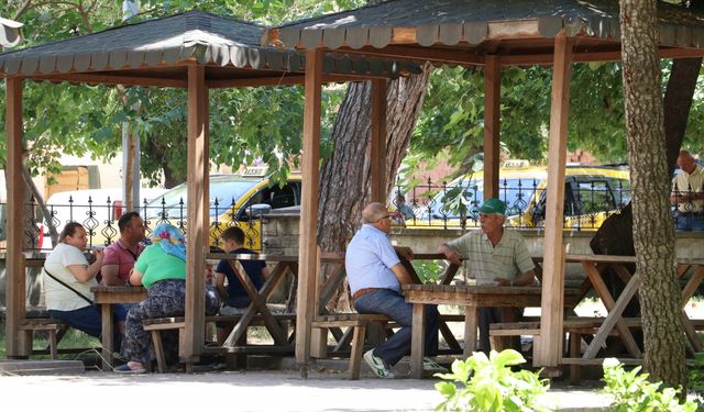 Sıcak hava etkisini sürdürdü