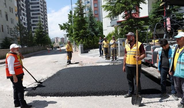 Başkan Çolakbayrakdar, asfalt çalışmasını inceledi