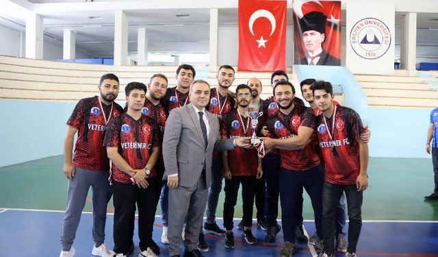 ERÜ 21. Geleneksel Spor Şenliği'nde Ödül Töreni gerçekleşti