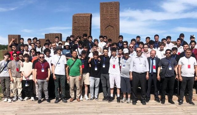 'Maziden Atiye Ahlat' programı sürüyor