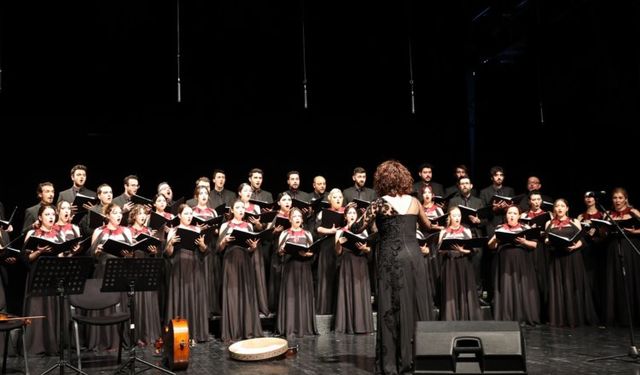 Nâzım Hikmet eserleri ile anıldı