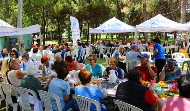 Parkinson hastaları piknikte bir araya geldi