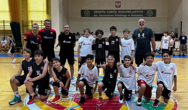 U12 basketbol takımı Polonya'da