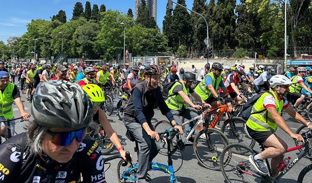 Bisiklet tutkunları pedalları çevirdi