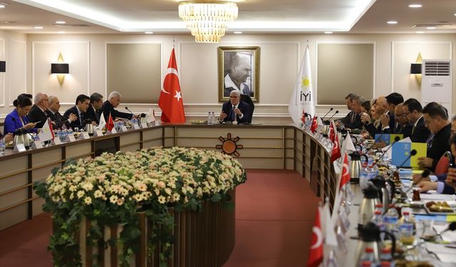 Dervişoğlu, partisinin Başkanlık Divanı ve GİK üyeleriyle bir araya geldi