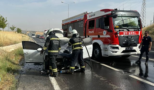 Kiraladığı araç seyir halindeyken alev alev yandı