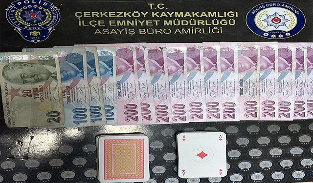 Kumar oynarken polise yakalandılar